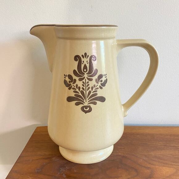 Vintage Pfaltzgraff 416 2L Serving Pitcher - Picture 1 of 7